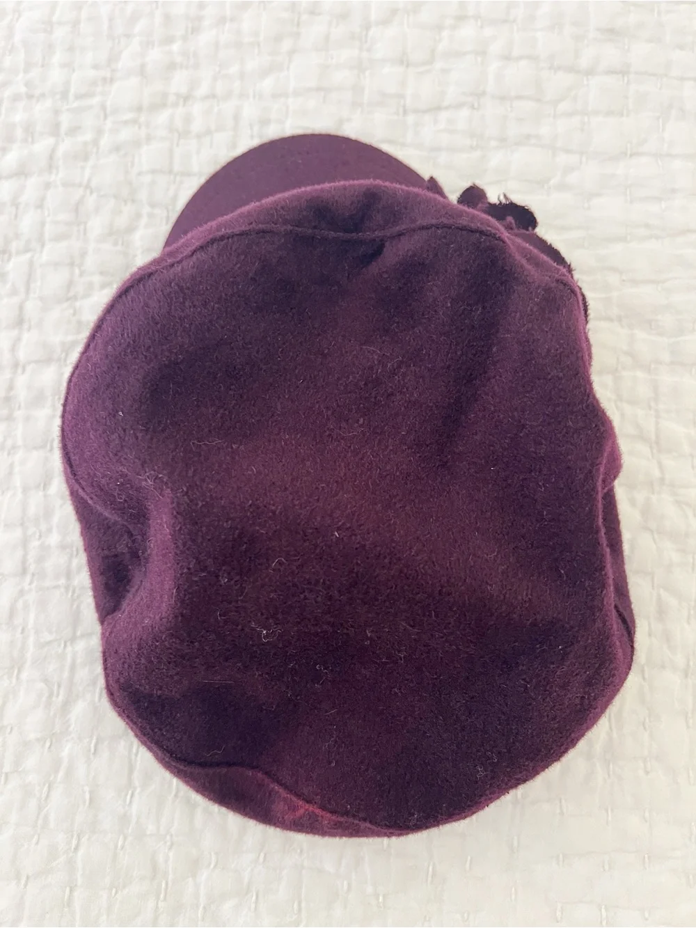 Saks Fifth Avenue Hat Womens Burgundy Lambswool Newsboy Cap Flower Satin Lining